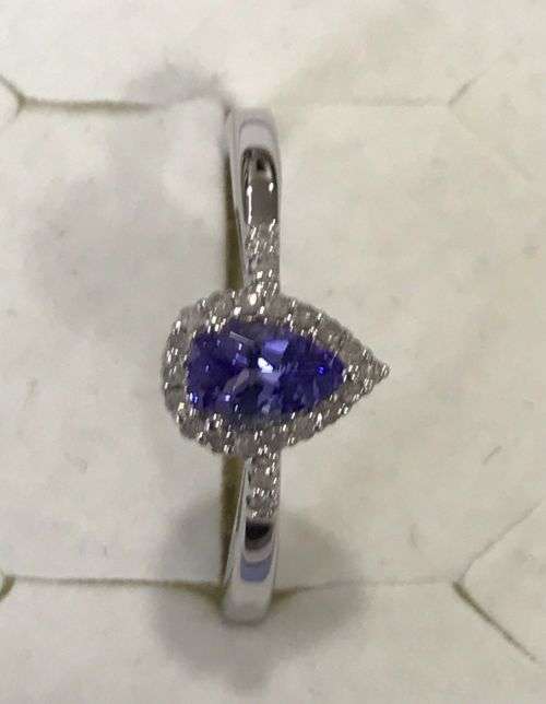 Exquisite 9ct White gold Tanzanite AA diamond cocktail ring