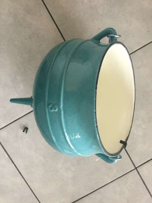 Late entry BRAND NEW THREE LEGGED POTJIE ENAMEL COATED SIZE NO. 3