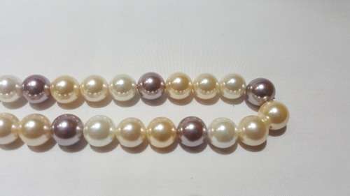 Multi-coloured glass pearls