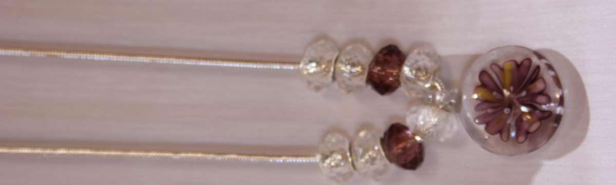 Mauve flower detail pendant necklace