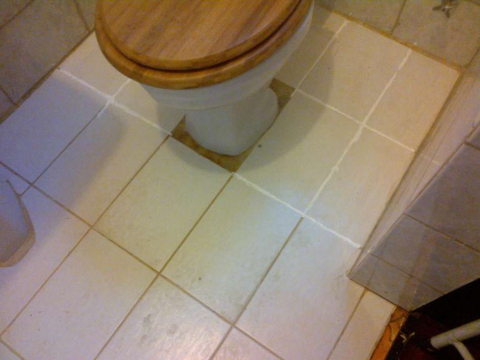 ***ONLY R1 BIDS***ORIGINAL 4 PIECE GLOMAIL LIQUID GROUT***READ BUYERS RESPONSE***BID PER ITEM