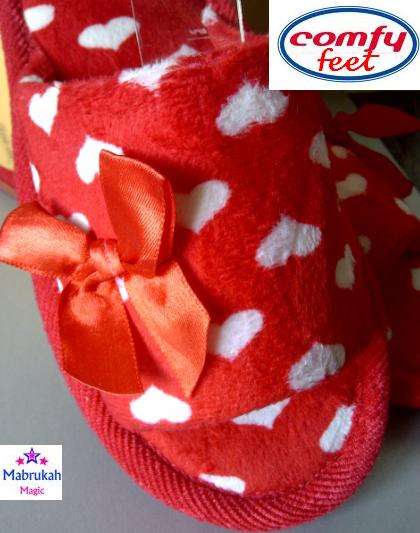 ***SIZZLING RED SOFT AND SOOTHING HOUSE SLIPPERS***@@@CRAZEEEE LOW LOW START PRICE OF R1