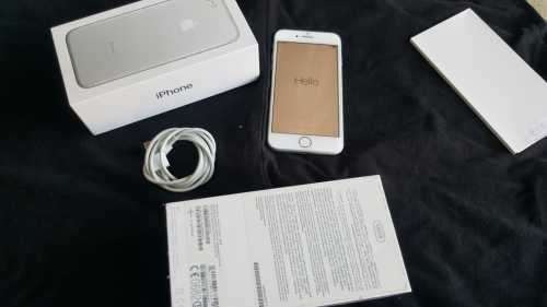 Apple iphone 7 silver, 128gig with box and charger everything in excellent condition