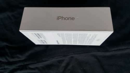 Apple iphone 7 silver, 128gig with box and charger everything in excellent condition