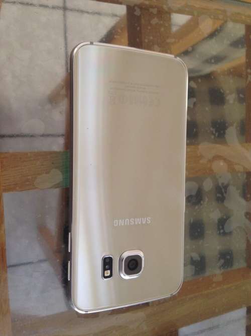 Genuine Samsung Galaxy S6 Edge - 64GB As New Condition - with box and wireless charger