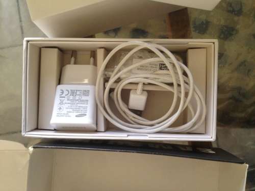 Genuine Samsung Galaxy S6 Edge - 64GB As New Condition - with box and wireless charger