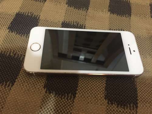 Apple iphone 5s 16 gb with box in good condition