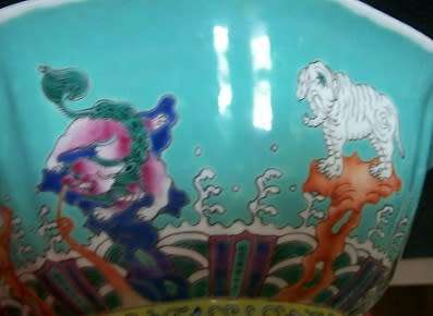 VINTAGE CHINESE FOOTED BOWL