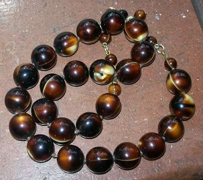 Bnded agate necklace
