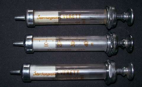 VINTAGE EVERETT GLAS SYRINGES