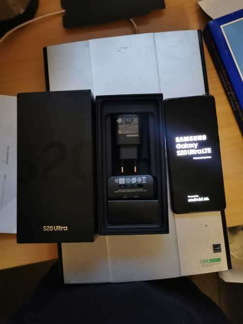 S20 Ultra Dual Sim Immaculate condition in box with accessories