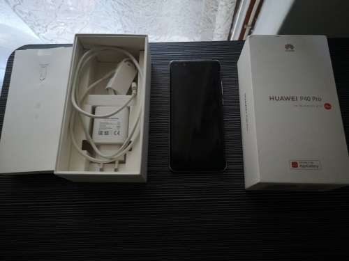 Huawei P40 Pro 5G 256 gig ROM /8 gig RAM on its box with accessories