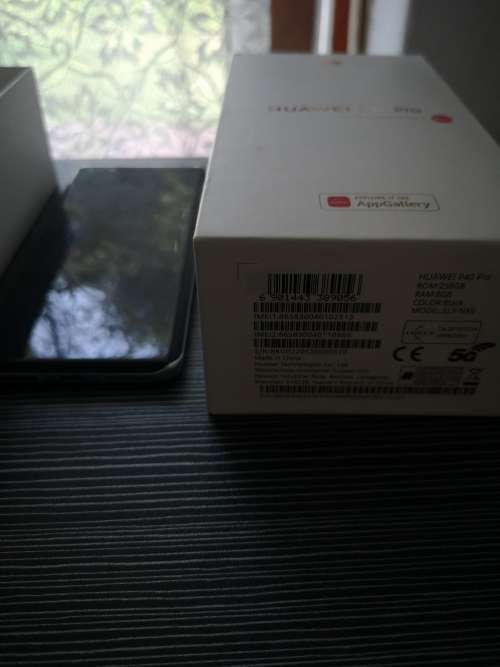 Huawei P40 Pro 5G 256 gig ROM /8 gig RAM on its box with accessories