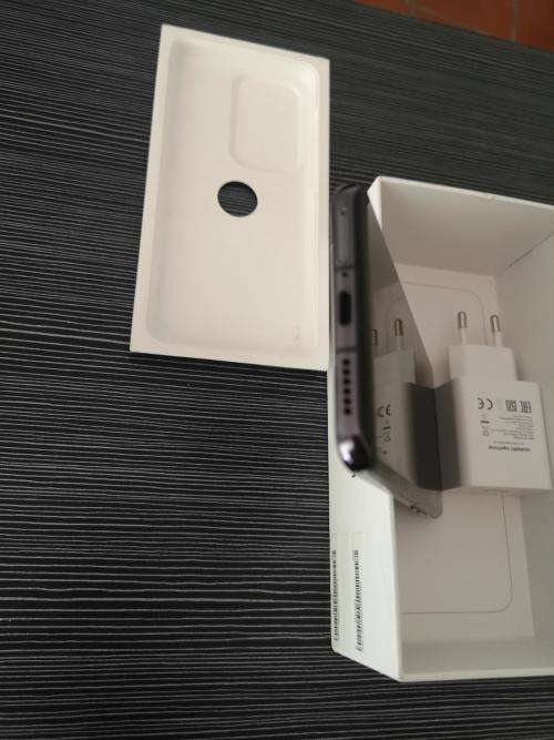 Huawei P40 Pro 5G Dual Sim 256 gig ROM /8 gig RAM on its box with accessories like new