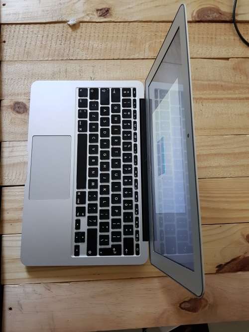 2015 Apple Macbook Air 11" 256GB SSD **CRAZY AUCTION**NO RESERVE