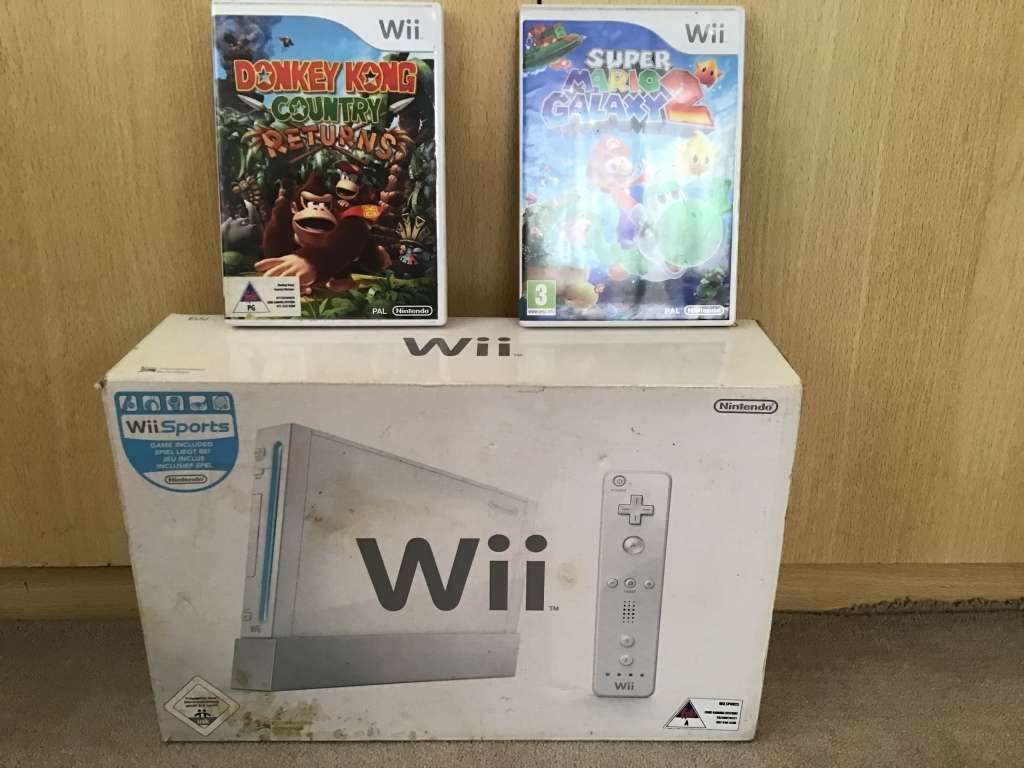 Nintendo Wii boxed with games