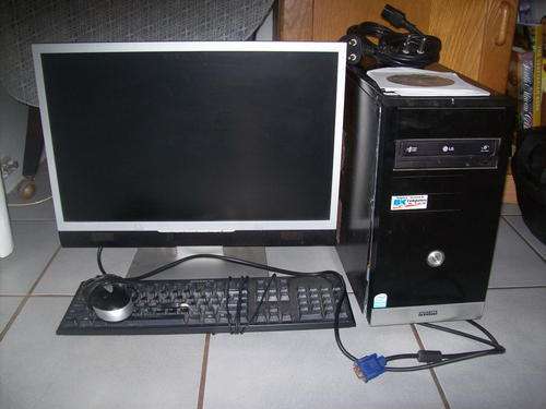 Computer with 22 " wide TFT-ICD monitor