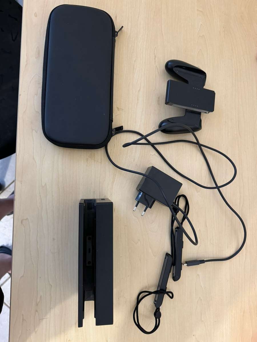 Nintendo Switch V1 (Un-patched) & Accessories