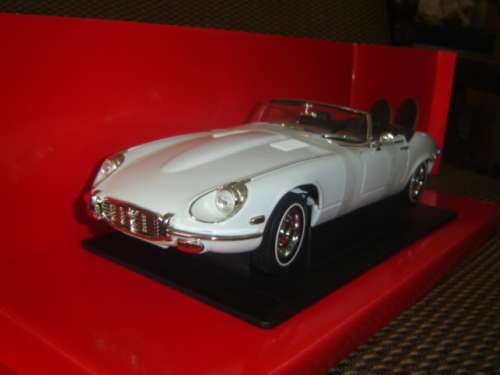 '71 Jaguar E Type V12 Cabrio  Die Cast Model 1/18  Road Signature  YatMing   New D/Box  Gteed