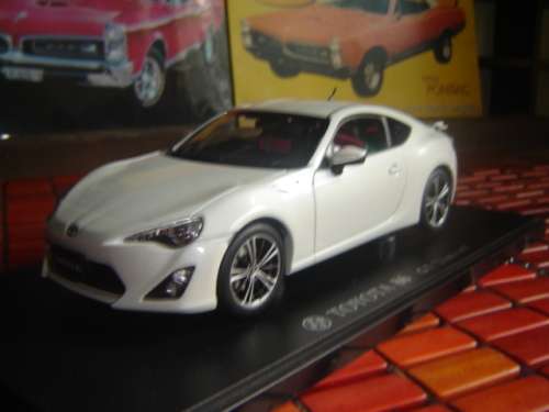 Toyota 86 GT  Die Cast  Model Sc 1/18  Top Make AutoArt New in Box  Gteed- In Stock