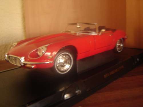 Jaguar E Type V12  '71  Model Sc 1/18  LUCKY Road Signature Die Cast New in  D/Box Gteed- In Stock