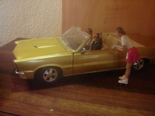 Cute Sc  1/18 American Diorama o Grace a Road House  -. Lots of Scale 1/18  Figurines available..