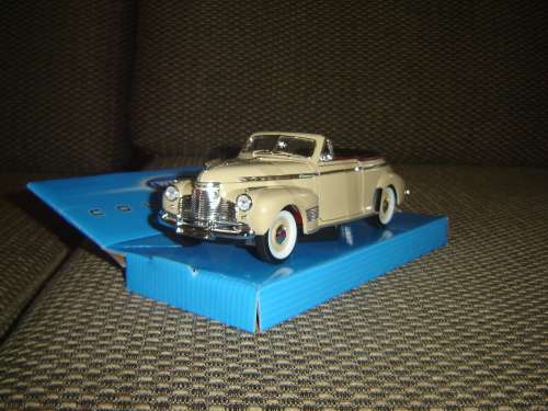 '41 Chevrolet Special Delux Conv.  Die Cast Model  1/24  YatMing R/Signature  New Box Gteed In Stock