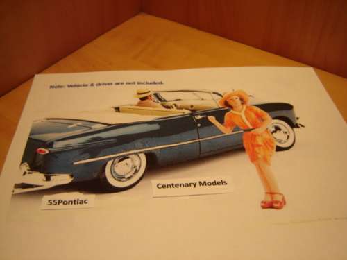 Cute Sc American Diorama Figurine of Girl Hitchhiking . Lots o Sc 1/18  Figurines available..