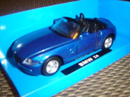 Lovely BMW Z4 Roadster by NewRay Sc 1/32 - New in Display box.