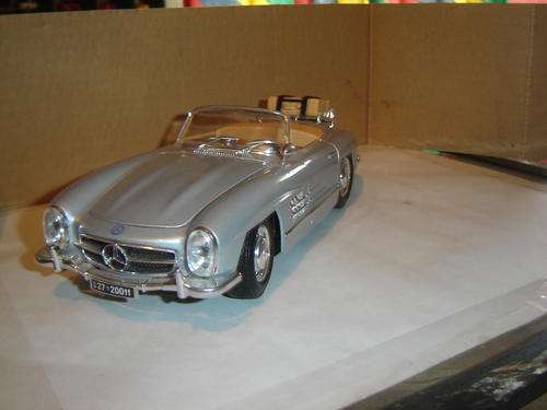 Stunning '57 Mercedes Benz 300SL with Boot Rack by Bburago Gold  Scale 1/18 New  in Display Box