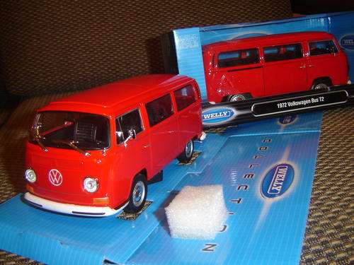 Lovely & Very Popular,Yet Rare VW Kombi with Sliding Door Sc 1/24 by Welly New in Display Box