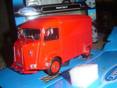 Stunning Citroen Type H Van Scale 1/24 by Welly -New in Display Box