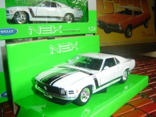 Stunning'70  Ford Mustang Boss 302 Scale 1/24  by WELLY NEX  New  in Lovely Display Box