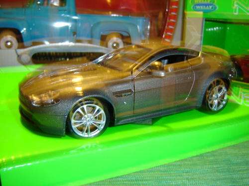 Aston Marten V12 Vantage   Stunning  Die Cast Model Sc 1/24  Welly New in D/P Box Garenteed.