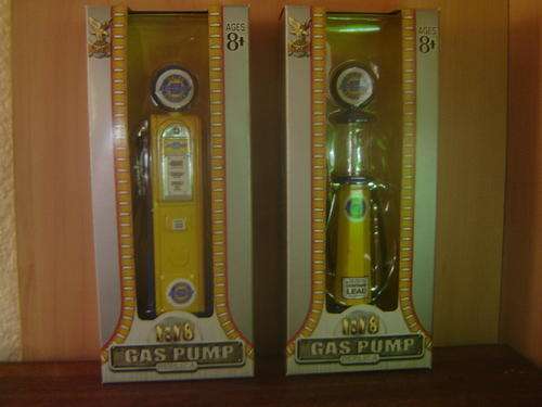 Chevrolet Vintage Gas Pump ( Petrol)  Die Cast Sc 1/18  Squire or Glass Pump    Gteed. In Stock