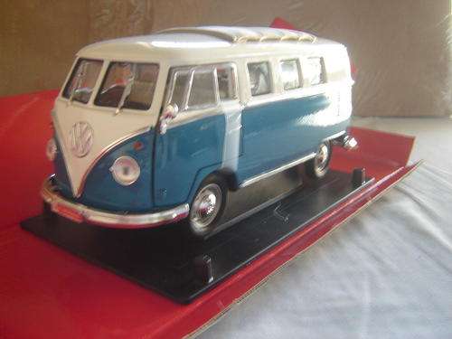 VW Kombi Fleetline with S/Top Roof that  Opens & Close.Die Cast Sc 1/18  New  Gteed In Stock