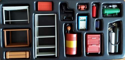 Garage Diorama Set  Sc 1/18  Top Make AutoArt New in Box 50 Pieces + , Gteed- In Stock