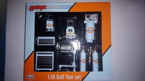 Promotion: Gulf Garage Accessory Set  Scale 1/18 -Top Make GMP - Lots o Figurines avail..