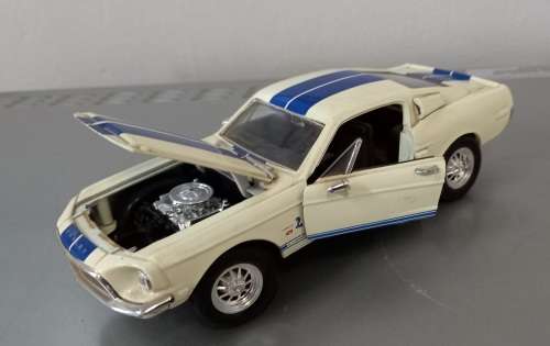 `648 Shelby GT 500   D/Cast Model  1/24  S/Hand   Buy any x 2  Ass. Models  10 % of Selling