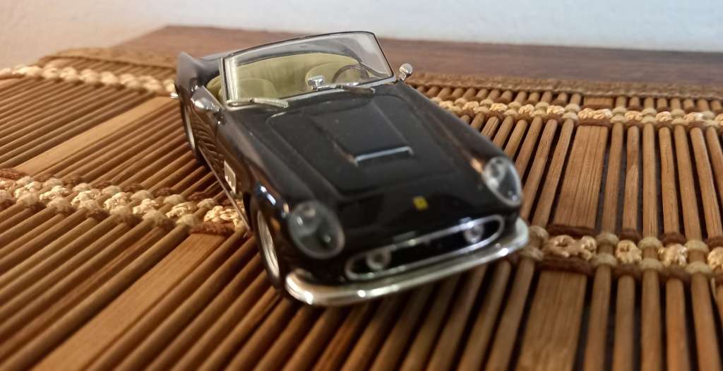 `57 Ferrari 250  GT California  Spyder Die Cast Model - 1/43 Buy add. Models   10 % Off  Selling