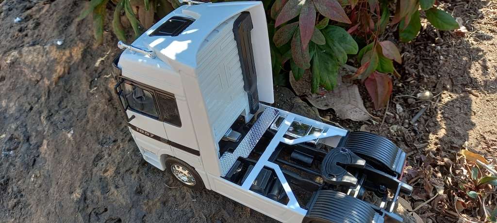 Mercedes Benz Actros  TShell Tanker Super Hauler Models  Die Cast Model   Sc 1/32     44 Cm L .