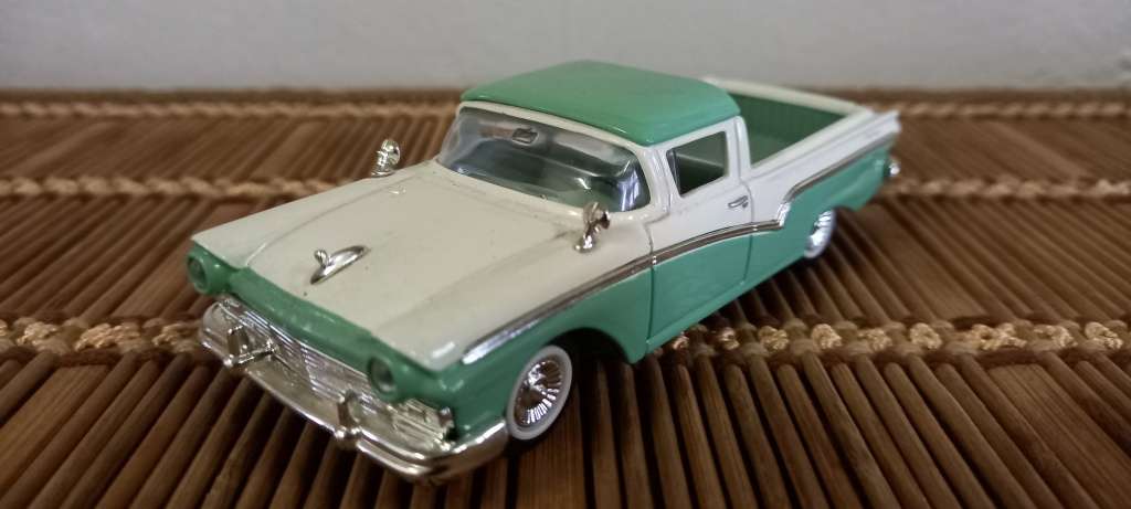 Ranchero V8 Die Cast Model - 1/43    Top Make Road Signature  G & W    Quantity Discount 10%