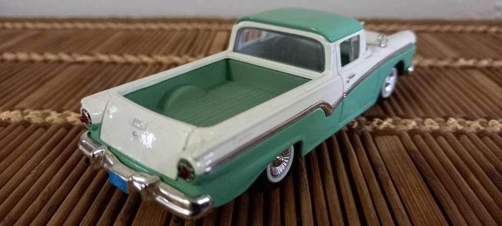 Ranchero V8 Die Cast Model - 1/43    Top Make Road Signature  G & W    Quantity Discount 10%