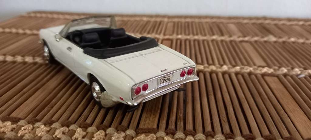 Chevrolet  Corvair Monza Convert  Die Cast Model  1/43  T Make R/Signature Add. Models   Quan. Disc.