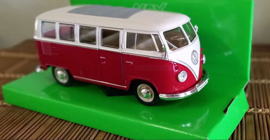 VW Kombi Fleetline  Die Cast Model   Scale  1/24 New in Display /Box  -  WELLY       Quant. Discount