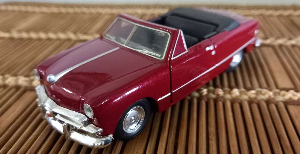 Special Listing for oener Only`49 Ford Convertible  Die Cast Model - 1/43    Top Make R/Signature  .