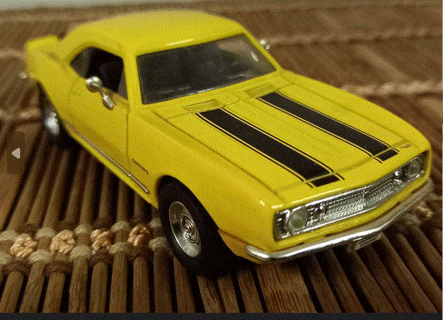`67 Chevrolet Camaro Z 28 Die Cast Model - 1/43    Top Make Road Signature    Quant. Disc.