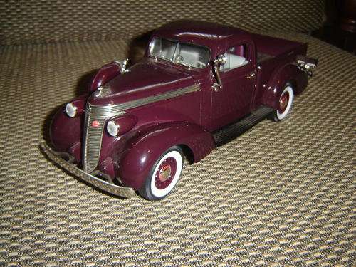 YatMing R/Signature Sc 1/18 Super Pick Up-1937 Studebaker Coupe Express. New in Display Box