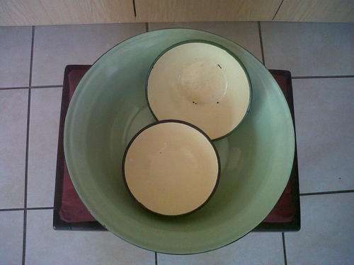 Enamelware lot . Huge washbasin and 2 bowls.