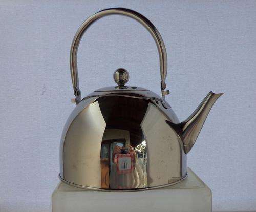 Little  Adorable   Stainless Steel Kettle.       (1.6l)